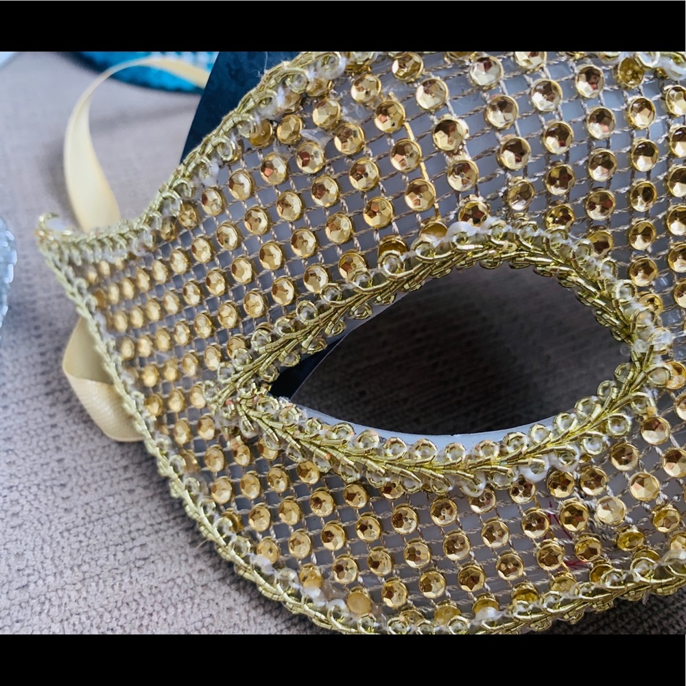 NWT Masks 🎭 - Picture 3 of 3